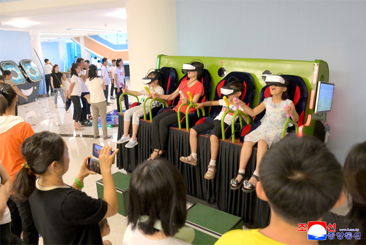 25-인민의 기쁨 넘쳐나는 동해의 명사십리-원산갈마해안관광지구